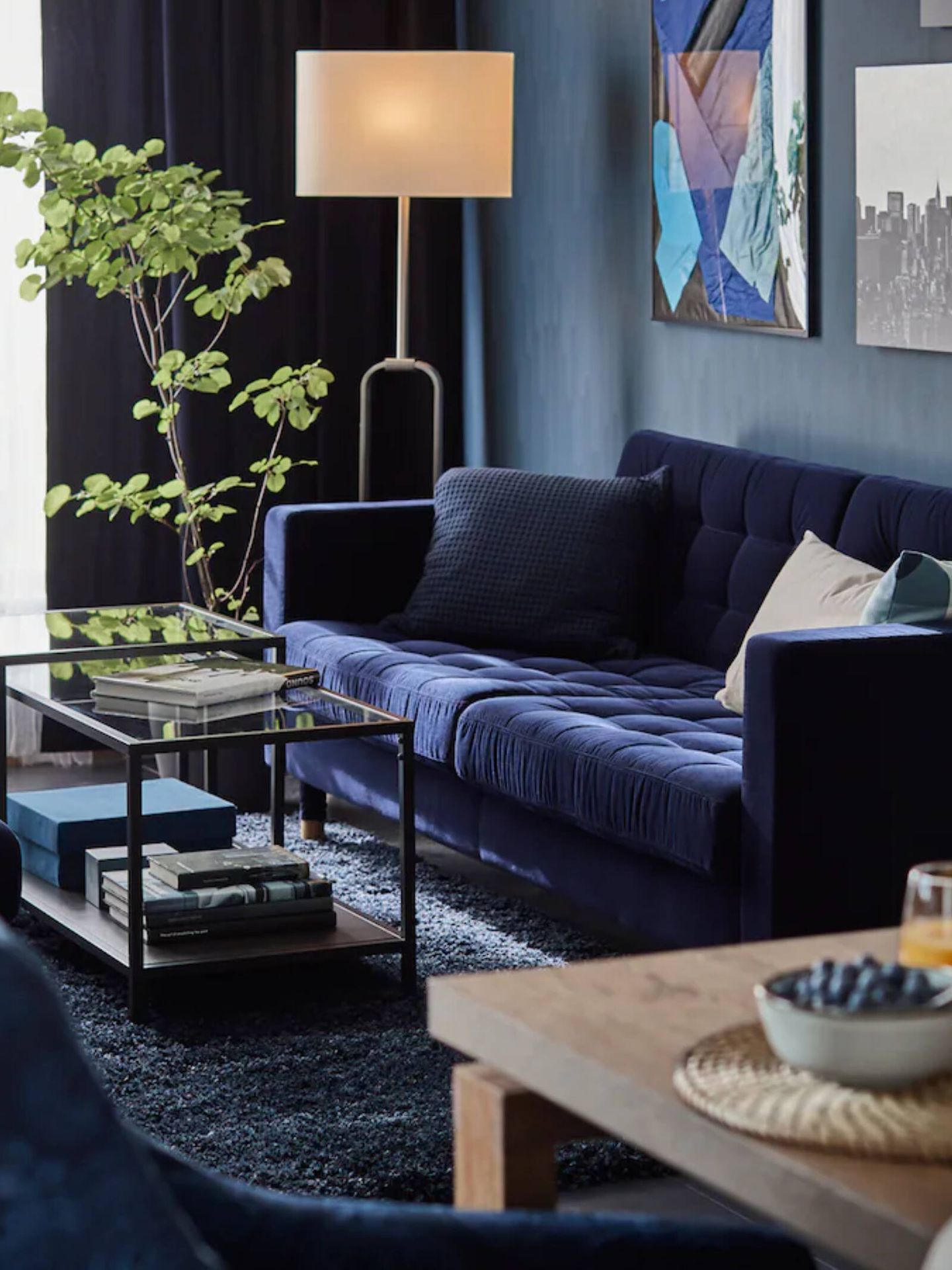 Trois canapés et trois accessoires supplémentaires pour décorer trois salons (Courtesy/Ikea)
