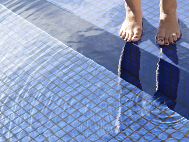 Comment entretenir sa piscine en toute sérénité : tout ce dont vous avez besoin de savoir !