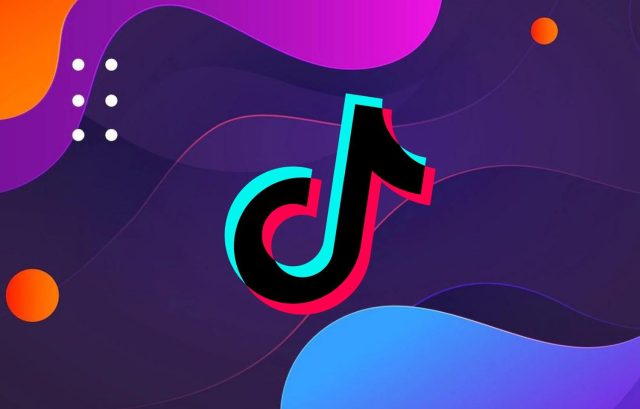 Découvrez comment réaliser des vidéos captivantes : guide pour utiliser l'effet de transition de texte sur TikTok