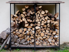 Comment bien stocker son bois de chauffage pour un hiver au chaud : ces erreurs courantes qui réduisent son efficacité Stocker son bois de chauffage