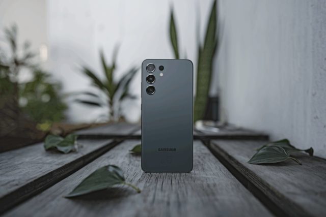 Samsung Galaxy S26 avec écran AMOLED vibrant et design épuré