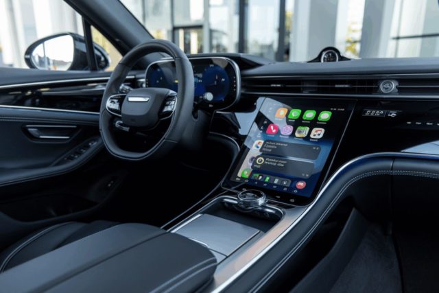 Tableau de bord de voiture moderne avec CarPlay iOS 26.2