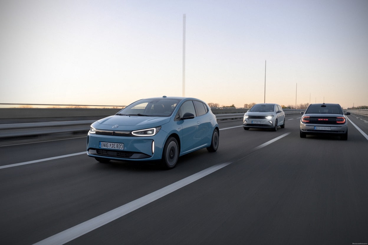Compacte électrique Audi A2 e-tron roulant sur autoroute européenne