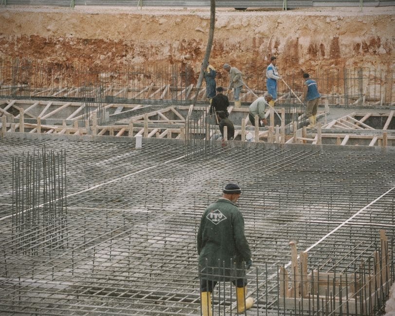 Inspecteurs internationaux contrôlant une installation nucléaire civile au Moyen-Orient