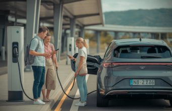 Vacances en voiture électrique en 2026, France, Europe, bornes rapides et paiements acceptés, ce qui réduit le stress d’autonomie Vacances en voiture électrique en 2026, France, Europe, bornes rapides et paiements acceptés, ce qui réduit le stress d'autonomie
