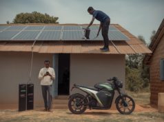 Kits solaires, paiement mobile, réseaux privés, l’essor du solaire africain échappe aux États et surprend les régulateurs Kits solaires, paiement mobile, réseaux privés, l'essor du solaire africain échappe aux États et surprend les régulateurs