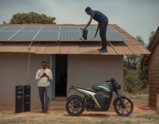 Kits solaires, paiement mobile, réseaux privés, l’essor du solaire africain échappe aux États et surprend les régulateurs Kits solaires, paiement mobile, réseaux privés, l'essor du solaire africain échappe aux États et surprend les régulateurs