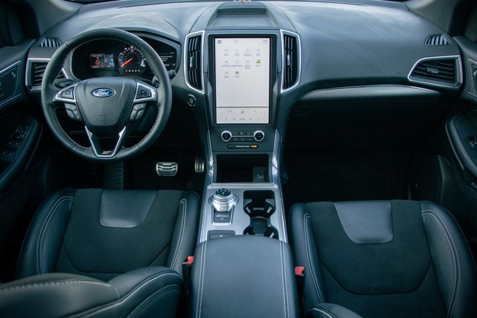 Habitacle connecté du Ford Fathom avec écran tactile moderne